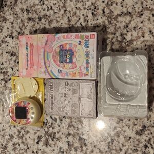 COPY- Bandai Tamagotchi M!X with Sanrio Characters-condition